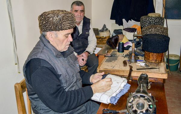 Мастер Ягуб из поселка Борадигах Масаллинского района занимается этим ремеслом почти полвека - Sputnik Азербайджан