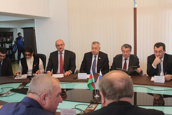 Круглый стол в Российском информационно-культурном центре (РИКЦ), посвященный 25-летию образования Содружества Независимых Государств - Sputnik Азербайджан
