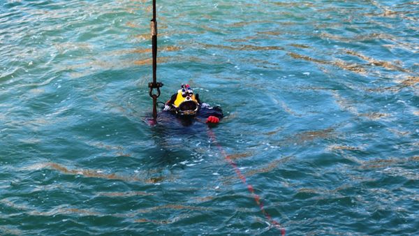 Водолазы на месте поисковых работ, архивное фото - Sputnik Азербайджан