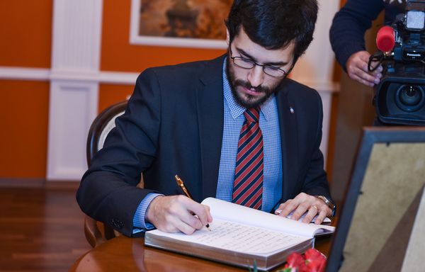 В российском посольстве в Баку принимают соболезнования по убитому в Турции послу Андрею Карлову - Sputnik Азербайджан