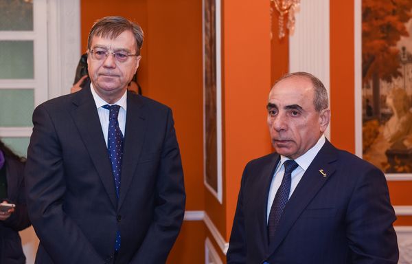 В российском посольстве в Баку принимают соболезнования по убитому в Турции послу Андрею Карлову - Sputnik Азербайджан