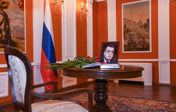 В российском посольстве в Баку принимают соболезнования по убитому в Турции послу Андрею Карлову - Sputnik Азербайджан