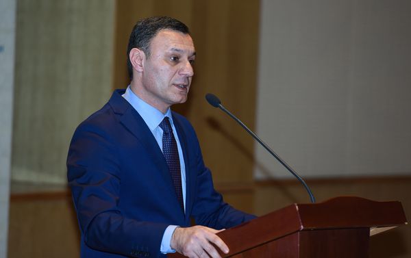 Выступление председателя Общественного совета по работе с молодежью при Министерстве молодежи и спорта АР Нураддина Мехтиева - Sputnik Азербайджан
