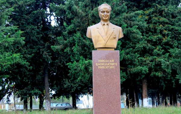 Памятник Николаю Никитину - Sputnik Азербайджан