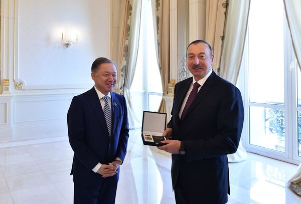 Президент Азербайджана Ильхам Алиев и председатель Мажилиса Парламента Республики Казахстан Нурлан Нигматулин - Sputnik Азербайджан