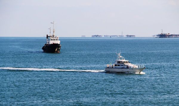 Специальный штаб продолжает поиск пропавших нефтяников - Sputnik Азербайджан