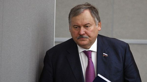 Первый заместитель председателя комитета Государственной Думы РФ по делам Содружества Независимых Государств, евразийской интеграции и связям с соотечественниками Константин Затулин - Sputnik Азербайджан
