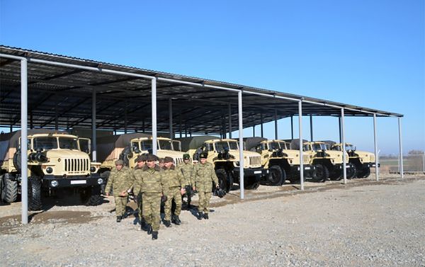 В церемонии открытия военного городка принял участие министр обороны генерал-полковник Закир Гасанов - Sputnik Азербайджан