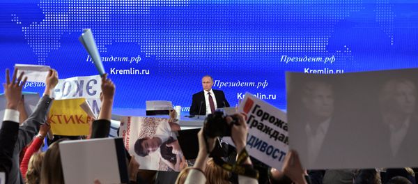 Двенадцатая ежегодная большая пресс-конференция президента РФ Владимира Путина - Sputnik Азербайджан