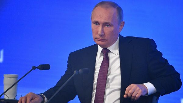 Двенадцатая ежегодная большая пресс-конференция президента РФ Владимира Путина - Sputnik Азербайджан