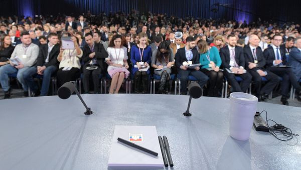 Двенадцатая ежегодная большая пресс-конференция президента РФ Владимира Путина - Sputnik Азербайджан