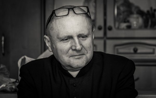 Отец Антоний Бадура. Поляк, настоятель католического прихода Рождества Пресвятой Богородицы, Ачинск - Sputnik Азербайджан