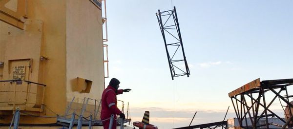 Поисково-спасательные работы на месте аварии, произошедшей на нефтесборном пункте ПО Азнефть - Sputnik Азербайджан