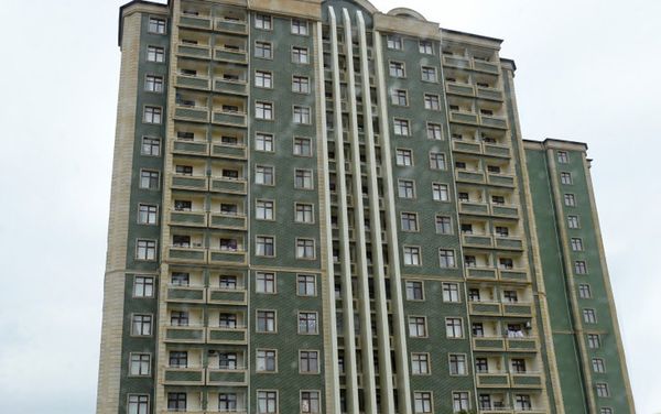 Здание на 120 квартир для детей, лишенных родительской опеки, и воспитанников детских домов в поселке Масазыр Абшеронского района - Sputnik Азербайджан