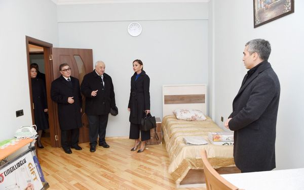 Все квартиры двухблочного здания отремонтированы на высшем уровне, обставлены мебелью и другим инвентарем - Sputnik Азербайджан