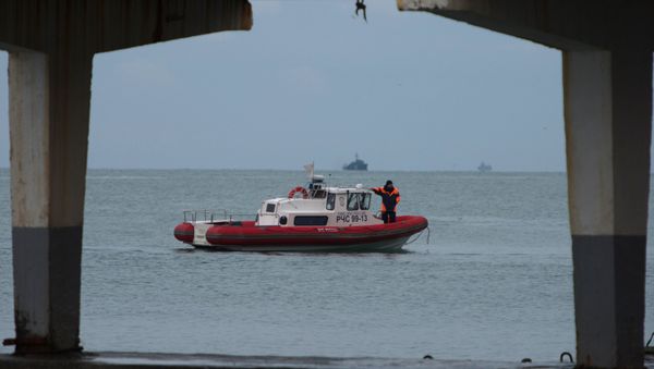 Поисково-спасательные работы у побережья Черного моря, где потерпел крушение самолет Минобороны РФ Ту-154 - Sputnik Азербайджан