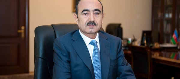 Azərbaycan Prezidentinin İctimai-siyasi məsələlər üzrə köməkçisi Əli Həsənov  - Sputnik Азербайджан