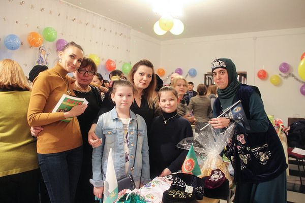 Постоянное представительство Республики Татарстан в Азербайджане провело в Баку ярмарку по случаю приближающегося Нового года - Sputnik Азербайджан