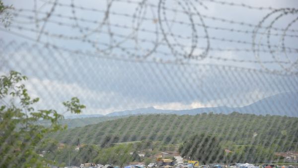 Колючая проволока на границе, фото из архива - Sputnik Азербайджан