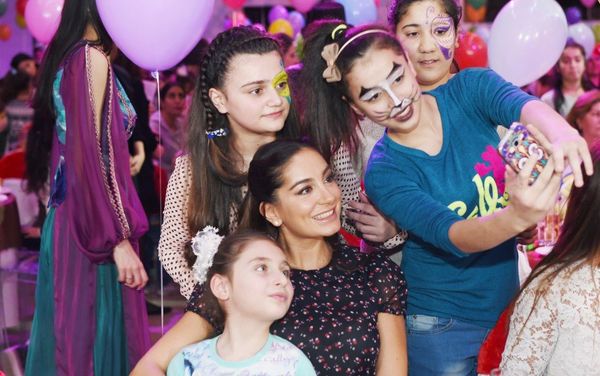Во дворце Бута прошло праздничное веселье для детей - Sputnik Азербайджан