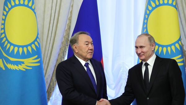 Президент РФ Владимир Путин и президент Казахстана Нурсултан Назарбаев, фото из архива - Sputnik Азербайджан