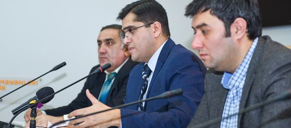 Пресс-конференция руководителя аналитического центра Атлас Эльхана Шахиноглу, посвященная подведению итогов 2016 года с позиции урегулирования нагорно-карабахского конфликта - Sputnik Азербайджан