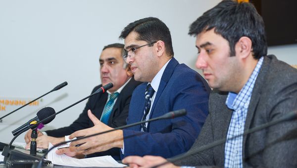 Пресс-конференция руководителя аналитического центра Атлас Эльхана Шахиноглу, посвященная подведению итогов 2016 года с позиции урегулирования нагорно-карабахского конфликта - Sputnik Азербайджан
