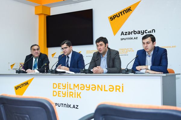 Пресс-конференция руководителя аналитического центра Атлас Эльхана Шахиноглу, посвященная подведению итогов 2016 года с позиции урегулирования нагорно-карабахского конфликта - Sputnik Азербайджан