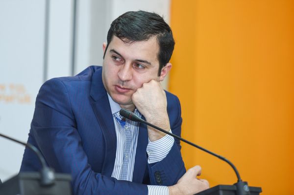 Пресс-конференция руководителя аналитического центра Атлас Эльхана Шахиноглу, посвященная подведению итогов 2016 года с позиции урегулирования нагорно-карабахского конфликта - Sputnik Азербайджан