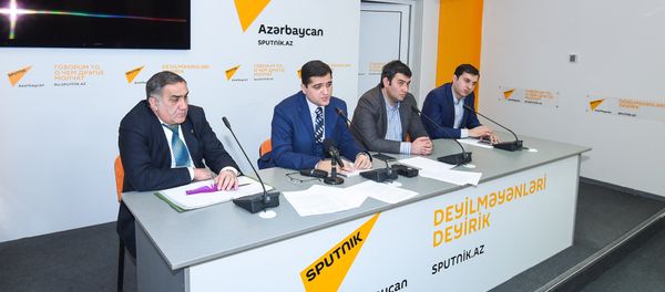 Пресс-конференция руководителя аналитического центра Атлас Эльхана Шахиноглу, посвященная подведению итогов 2016 года с позиции урегулирования нагорно-карабахского конфликта - Sputnik Азербайджан