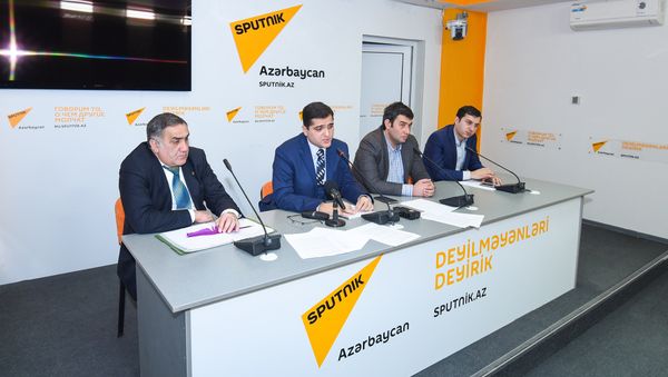 Пресс-конференция руководителя аналитического центра Атлас Эльхана Шахиноглу, посвященная подведению итогов 2016 года с позиции урегулирования нагорно-карабахского конфликта - Sputnik Азербайджан