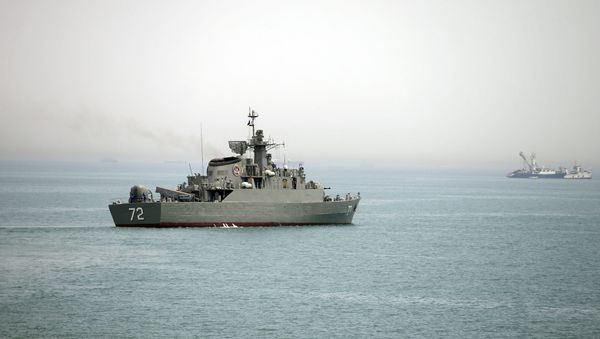 Hörmüz boğazında, ABŞ donanmasına aid Alborz - Sputnik Азербайджан