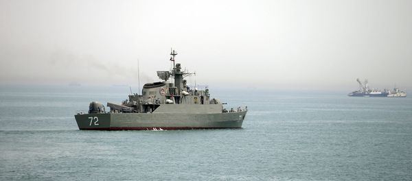 Hörmüz boğazında, ABŞ donanmasına aid Alborz - Sputnik Азербайджан