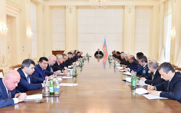 Под председательством Президента Азербайджана состоялось заседание Кабинета министров, посвященное итогам 2016 года - Sputnik Азербайджан