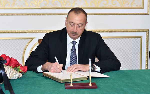 Ильхам Алиев выразил соболезнования в связи с кончиной бывшего президента Ирана Аятоллы Али Акбара Хашеми Рафсанджани - Sputnik Азербайджан