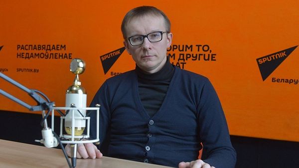Заведующий кафедрой финансов международного университета МИТСО Вячеслав Ярошевич - Sputnik Азербайджан