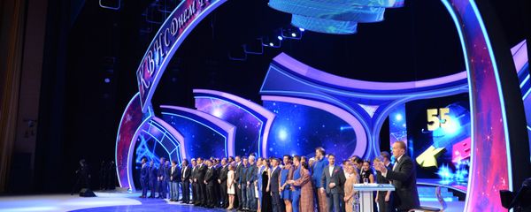 На юбилейной игре Клуба веселых и находчивых (КВН) в Государственном Кремлевском Дворце - Sputnik Азербайджан