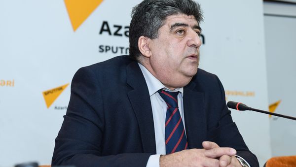 Пресс-конференция на тему Помогут ли выделенные линии для автобусов решить проблему пробок? - Sputnik Азербайджан