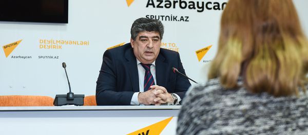 Пресс-конференция на тему Помогут ли выделенные линии для автобусов решить проблему пробок? - Sputnik Азербайджан