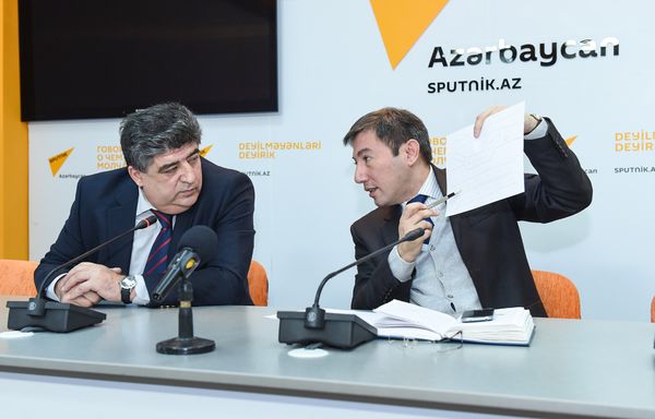 Пресс-конференция на тему Помогут ли выделенные линии для автобусов решить проблему пробок? - Sputnik Азербайджан
