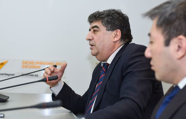 Пресс-конференция на тему Помогут ли выделенные линии для автобусов решить проблему пробок? - Sputnik Азербайджан