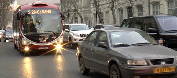 Эксперт: специальные полосы движения для автобусов не помогут Баку Эксперт: специальные полосы движения для автобусов не помогут Баку - Sputnik Азербайджан