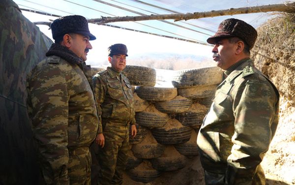 Руководство Министерства обороны Азербайджана посетило воинские части, расположенные в прифронтовой зоне - Sputnik Азербайджан