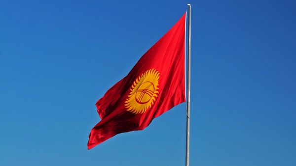 Флаг Кыргызстана, фото из архива - Sputnik Азербайджан