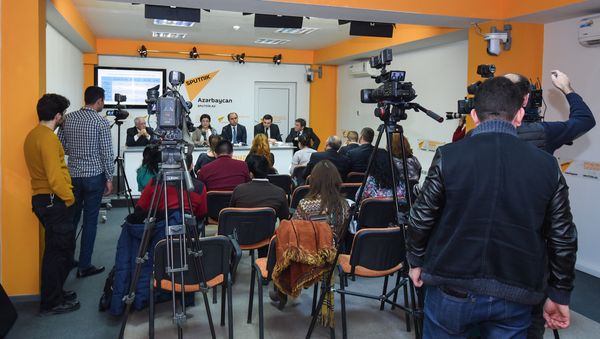 Пресс-конференция в мультимедийном пресс-центре Sputnik Азербайджан, архивное фото - Sputnik Азербайджан