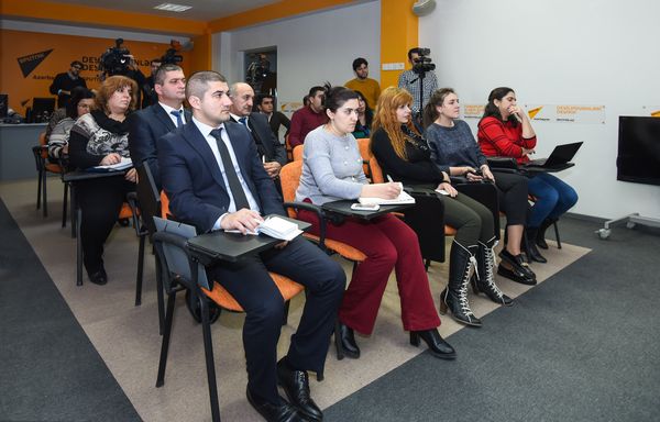 Пресс-конференция на тему Новые правила проведения выпускных экзаменов для IX классов: что они дадут? - Sputnik Азербайджан