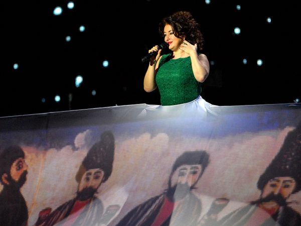 Певица Тамара Гвердцители выступает на концерте Вечная весна с симфоническим оркестром под руководством Сергея Жилина в Государственном Кремлевском Дворце  - Sputnik Азербайджан