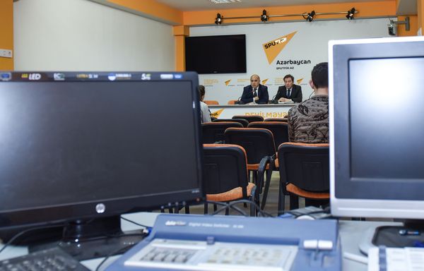 Пресс-конференция на тему Решение социальных проблем лиц, пострадавших в результате событий 20 января 1990 года  - Sputnik Азербайджан