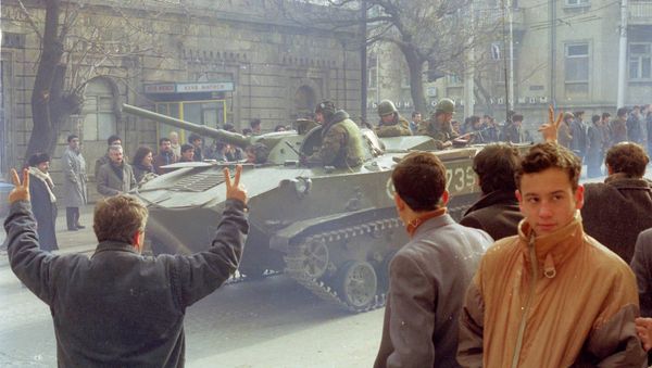 Советский танк в центре Баку, 19 января 1990 года - Sputnik Азербайджан
