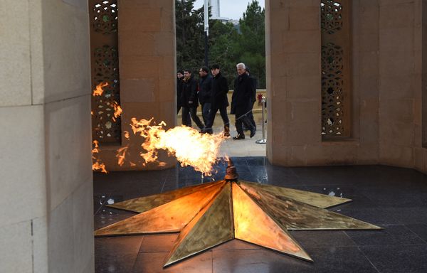 День всенародной скорби в связи с 20 Января на Аллее Шехидов - Sputnik Азербайджан
